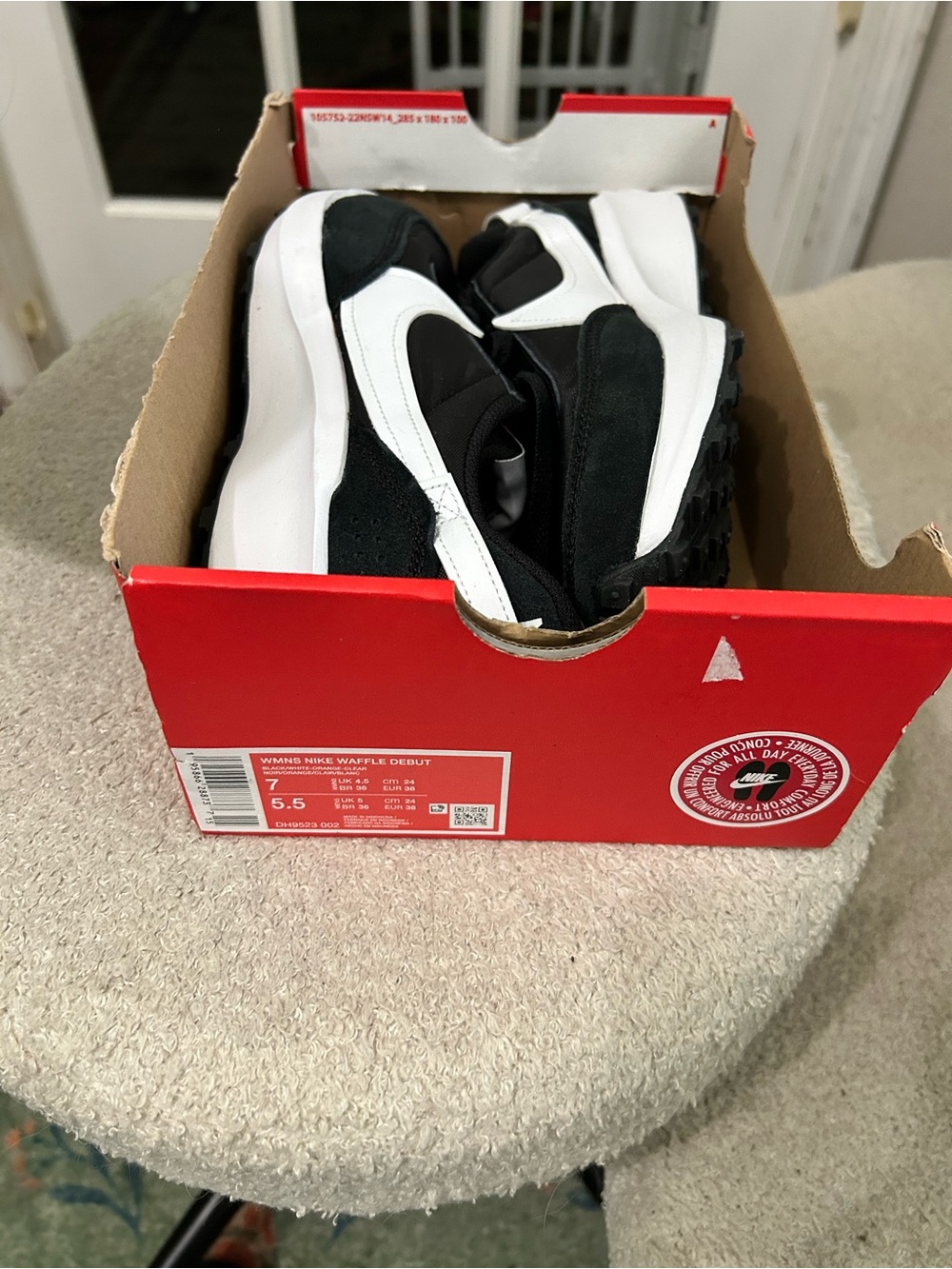 Nike Womens Waffle Debut Shoes - Black/White, size 7